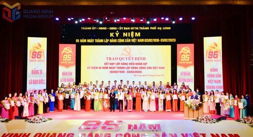 Thành phố Hạ Long tổ chức lễ trao quyết định kết nạp đảng viên mới cho 95 quần chúng ưu tú tại các chi, đảng bộ trực thuộc nhân dịp 95 năm ngày thành lập Đảng Cộng sản Việt Nam 3/2 (1930-2025).