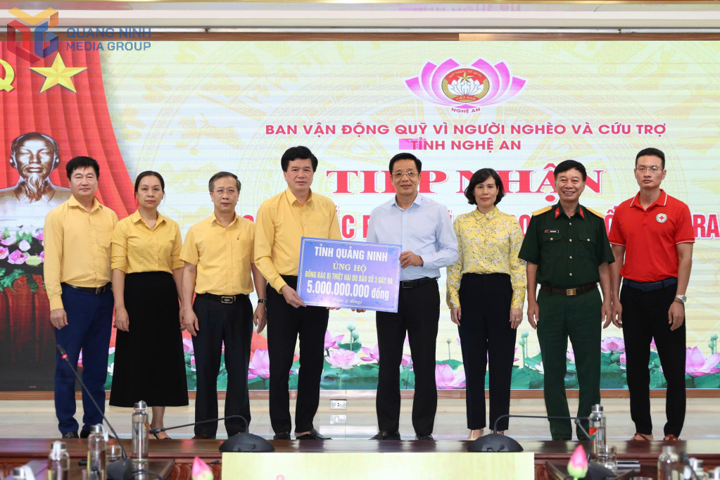 Tỉnh Quảng Ninh trao tặng 5 tỷ đồng cho nhân dân Nghệ An.