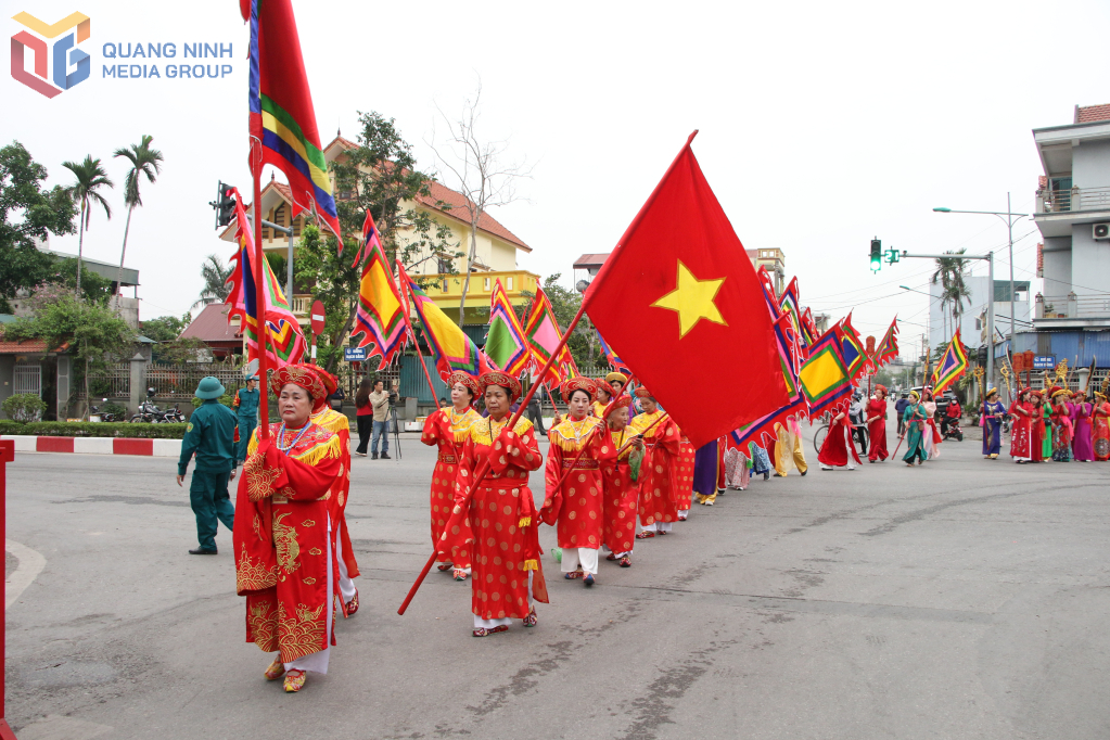 Lễ hội Bạch Đằng được người dân địa phương tổ chức hàng năm.