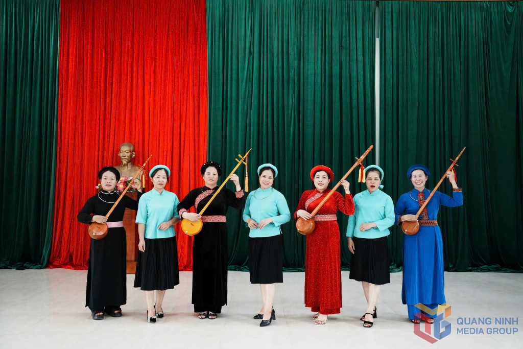 CLB Văn nghệ xã Hoành Mô tổ chức sinh hoạt thường xuyên.