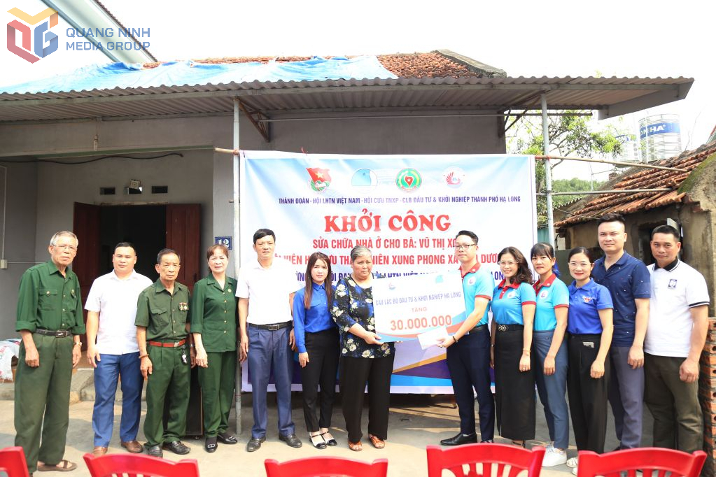 Hội Cựu TNXP tỉnh phối hợp với các đoàn thẻ, doanh nghiệp khởi công sửa chữa nhà ở cho bà Vũ Thị Xoa, cựu TNXP (thôn Đồng Giữa, phường Hoành Bồ.