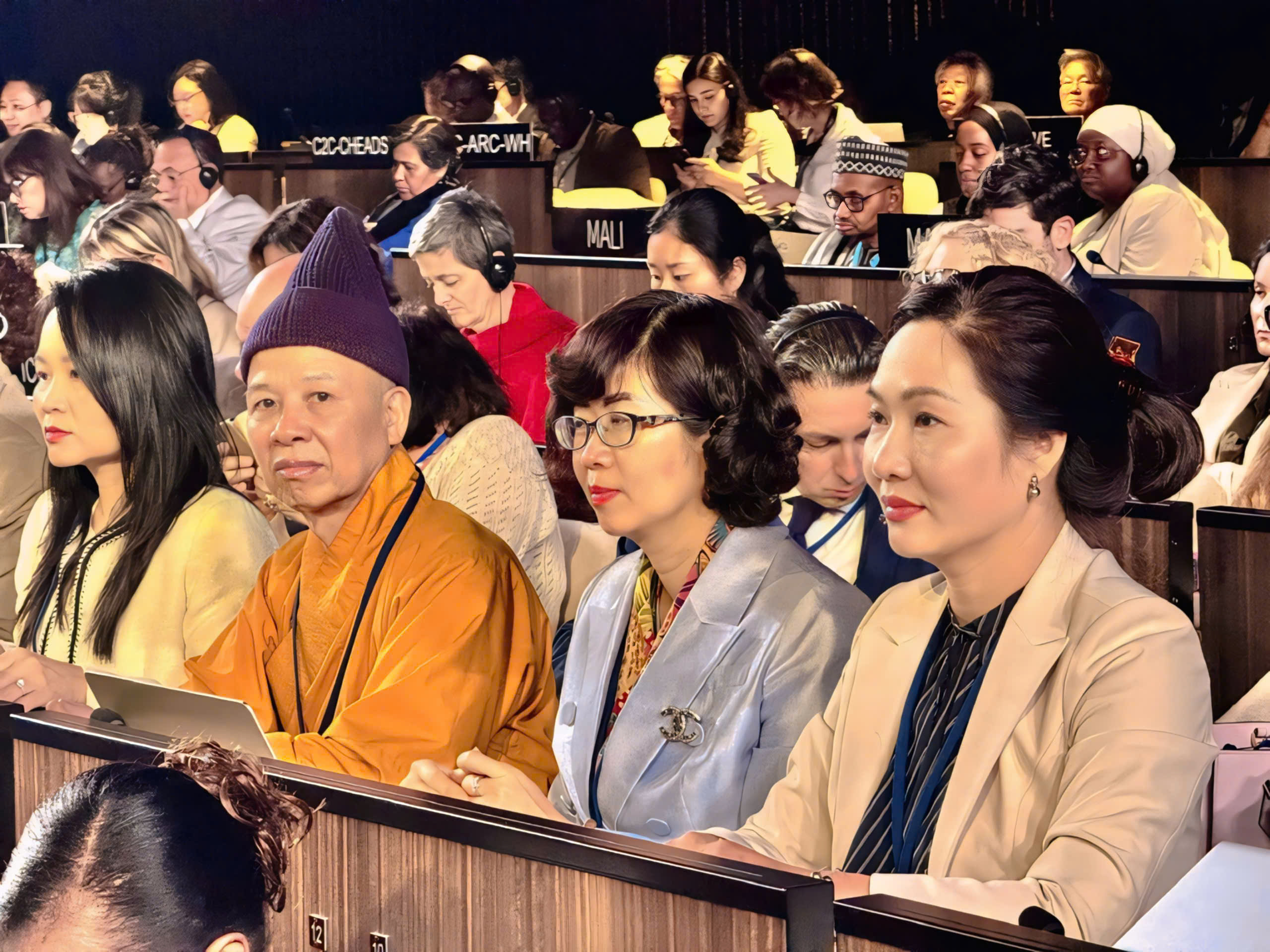 Ảnh với chú thích