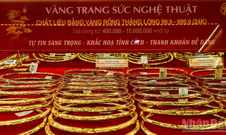 Giá vàng ngày 1/7: Vàng miếng SJC tăng "phi mã" gần triệu đồng mỗi lượng