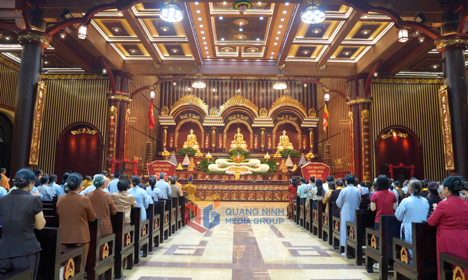 Solemn prayer ceremony for national peace and prosperity 
