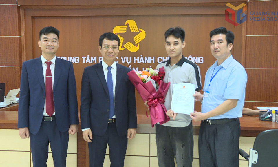 Công dân đầu tiên đăng ký khai sinh tại xã Đầm Hà