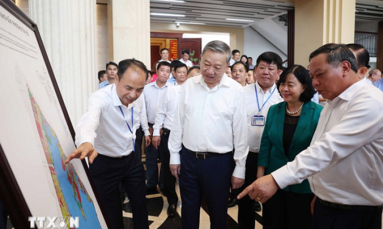 Tổng Bí thư Tô Lâm: Phải chuyển từ tư duy hành chính sang tư duy phục vụ