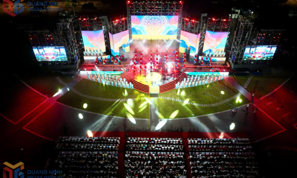 Quảng Ninh hân hoan chào mừng kỷ nguyên mới