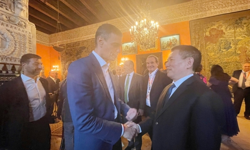 Vietnamese Deputy PM meets Spanish PM, Finnish minister