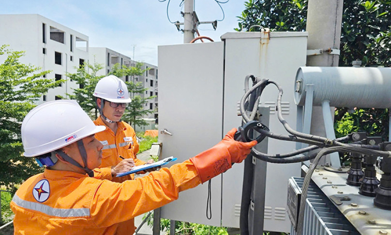 EVNNPC khuyến cáo khách hàng thay đổi thói quen để giảm tiền điện