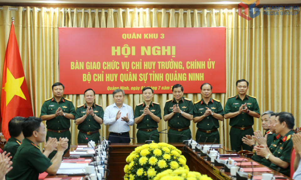 Hội nghị bàn giao chức vụ Chỉ huy trưởng, Chính ủy Bộ Chỉ huy Quân sự tỉnh