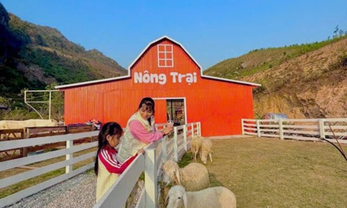 探索下龙山区旅游