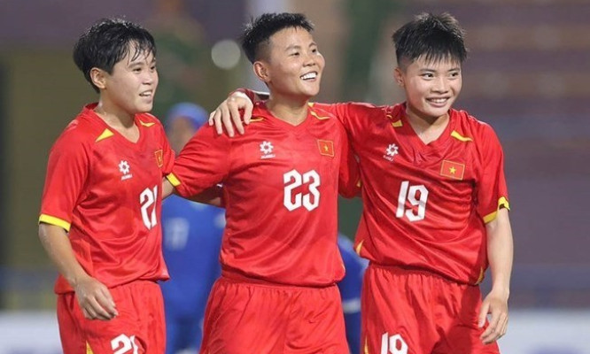 Tuyển nữ Việt Nam nhận thưởng nóng sau khi giành vé dự vòng chung kết Asian Cup