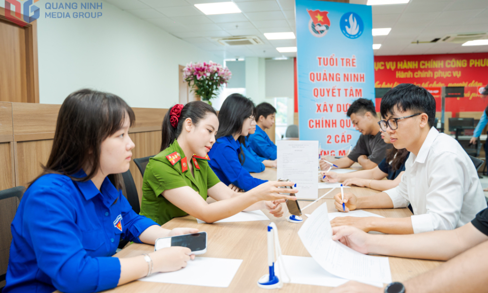 Tuổi trẻ Quảng Ninh ra quân hỗ trợ vận hành mô hình chính quyền địa phương 2 cấp và dịch vụ công trực tuyến 