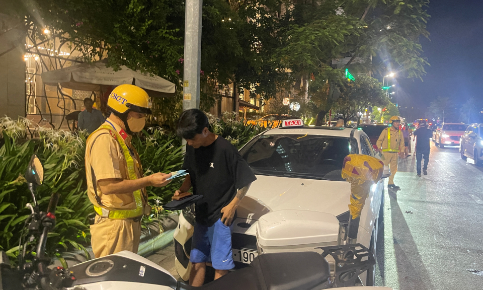 Cần xử lý tận gốc “taxi dù”