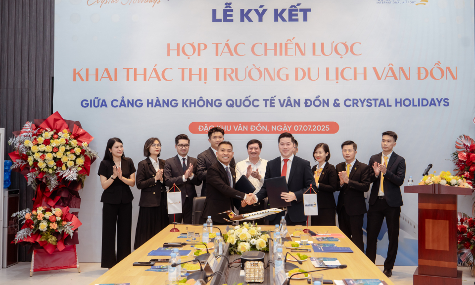Lễ ký kết hợp tác giữa Cảng HKQT Vân Đồn và Crystal Holidays Holdings
