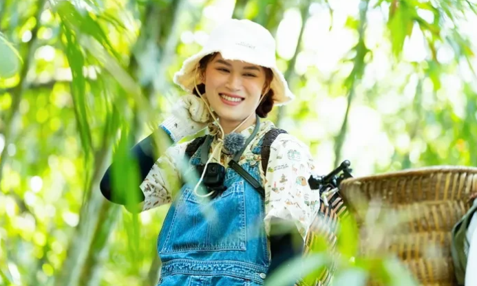 Ngọc Thanh Tâm và những ngày trời bao la cùng "Gia đình haha"