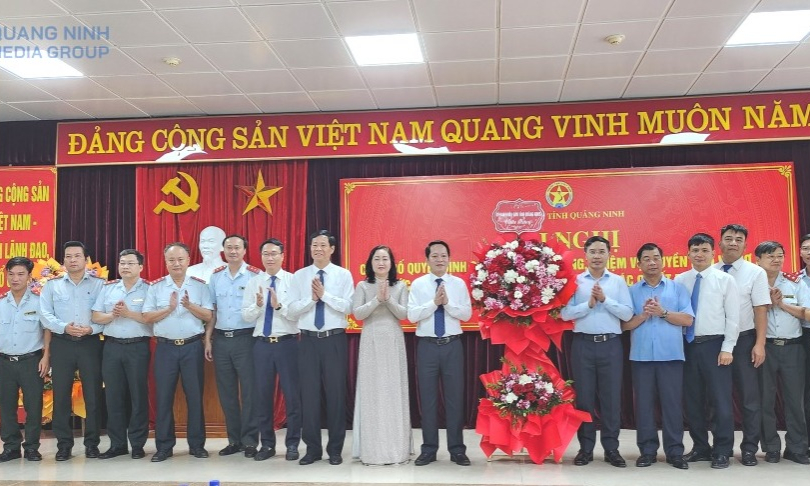 Thanh tra tỉnh công bố quyết định về tổ chức, cán bộ