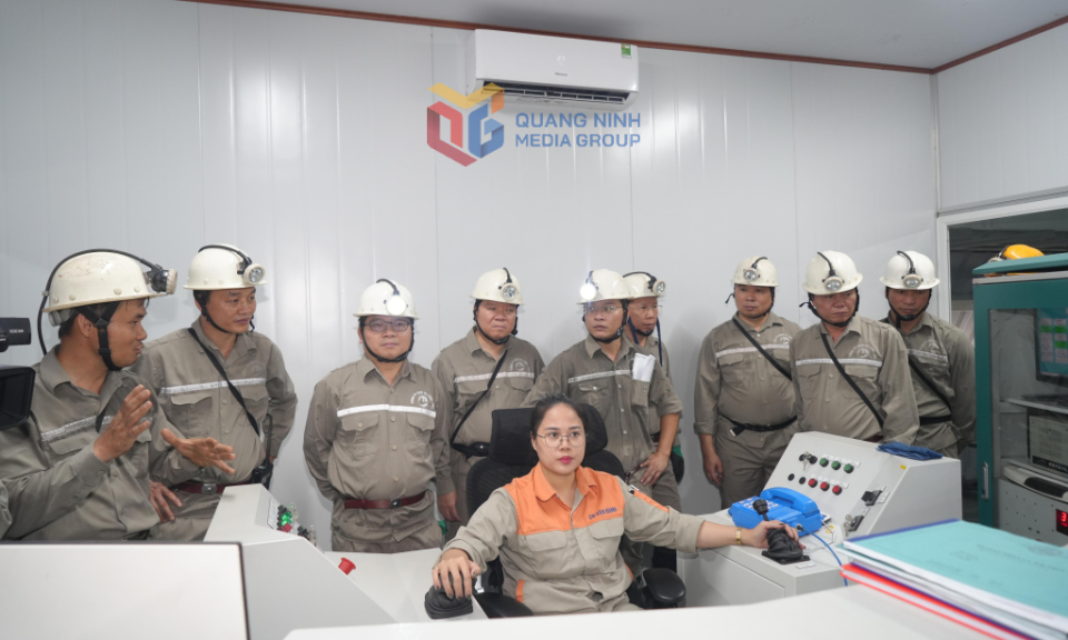 Thứ trưởng Bộ Công Thương kiểm tra tiến độ Dự án khai thác hầm lò mỏ Khe Chàm II - IV
