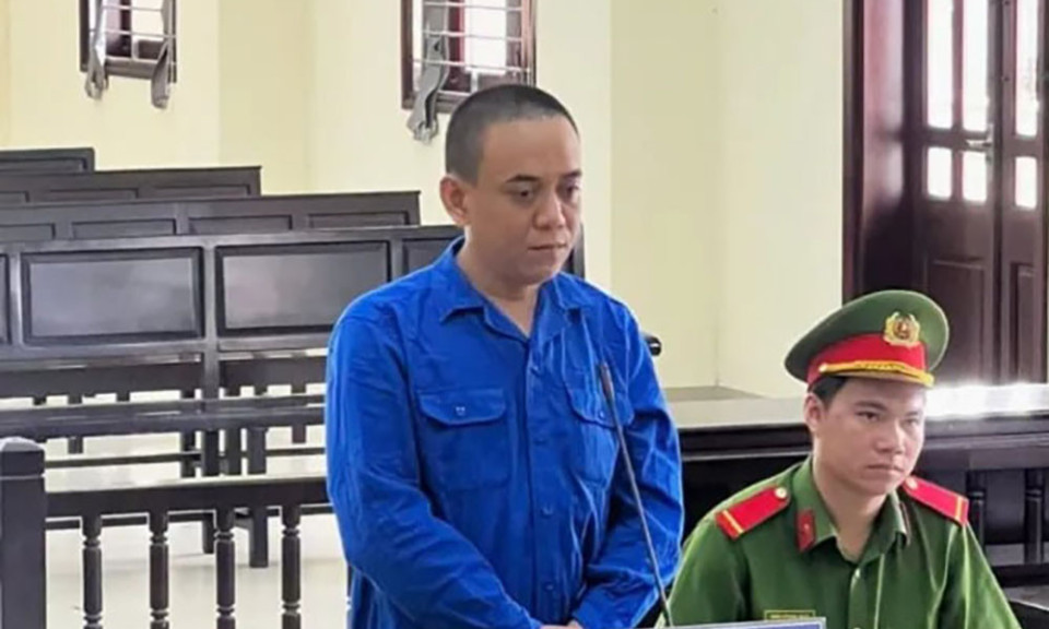 Ghen tuông, người đàn ông sát hại vợ giữa đường
