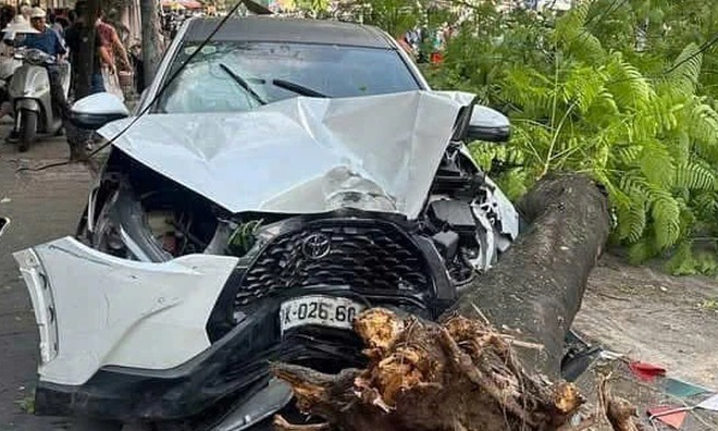 Công an thông tin vụ nữ tài xế ô tô tông liên hoàn 12 xe máy: 10 người nhập viện, 1 người tử vong