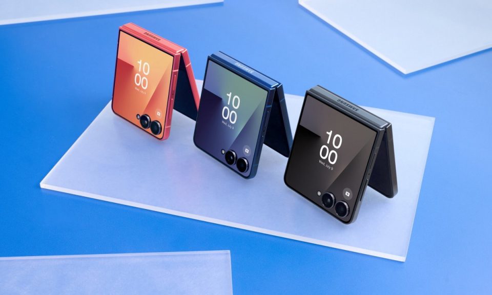 Galaxy Z Flip7 ra mắt: Mỏng hơn, pin lớn hơn, có cả bản FE giá rẻ
