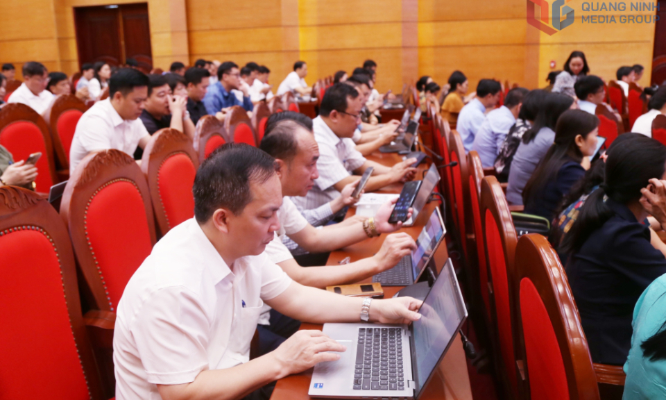Tập huấn về kỹ năng số, chuyển đổi số và trí tuệ nhân tạo (AI) cho đại biểu HĐND 