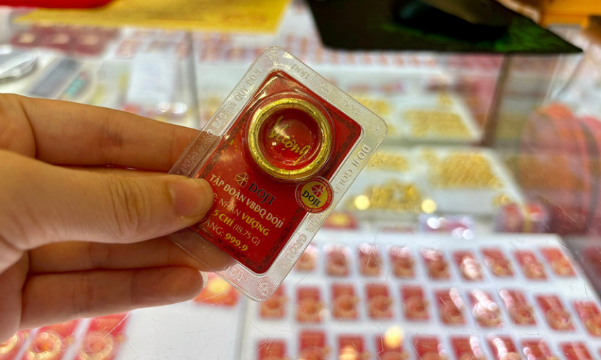 Giá vàng ngày 10/7: Vàng miếng SJC cao hơn giá thế giới khoảng 15 triệu đồng/lượng