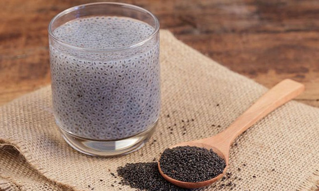 5 tác dụng phụ bất ngờ khi uống nước hạt chia sai thời điểm