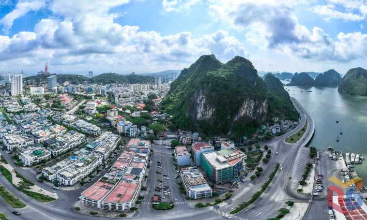  Hồng Gai phát triển mạnh về dịch vụ - thương mại