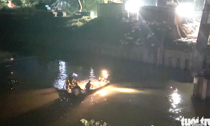 Tìm thấy thi thể nạn nhân cuối cùng vụ ô tô tông hai xe máy rơi sông
