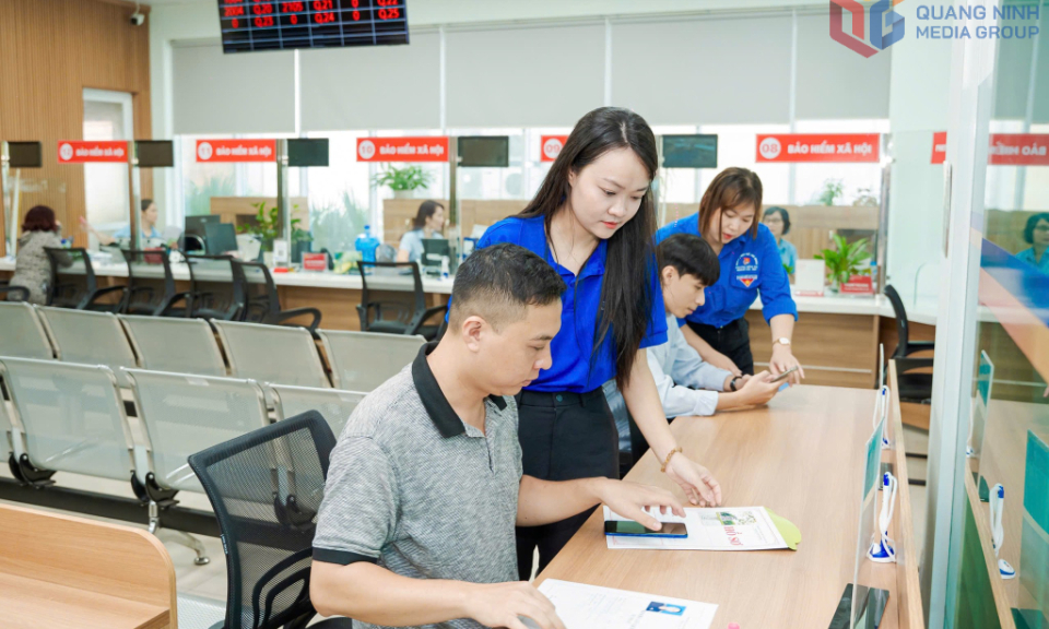 Bộ máy chính quyền mới hoạt động ổn định, hiệu quả