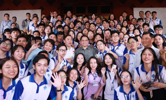 PM urges Cần Thơ to act as regional locomotive in all areas