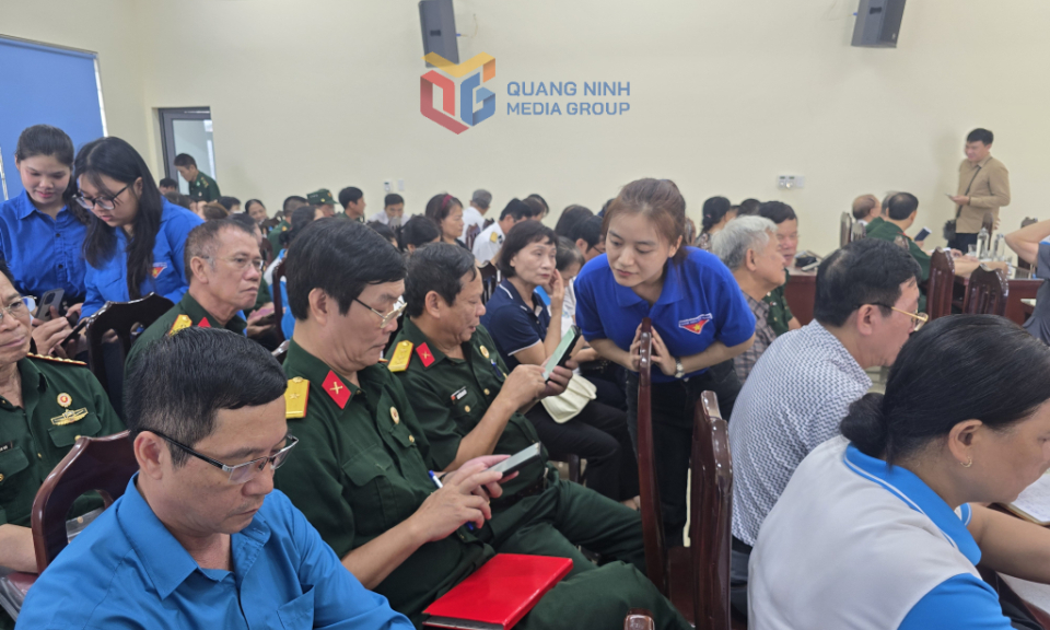 Phường Hạ Long đẩy mạnh triển khai “Bình dân học vụ số”