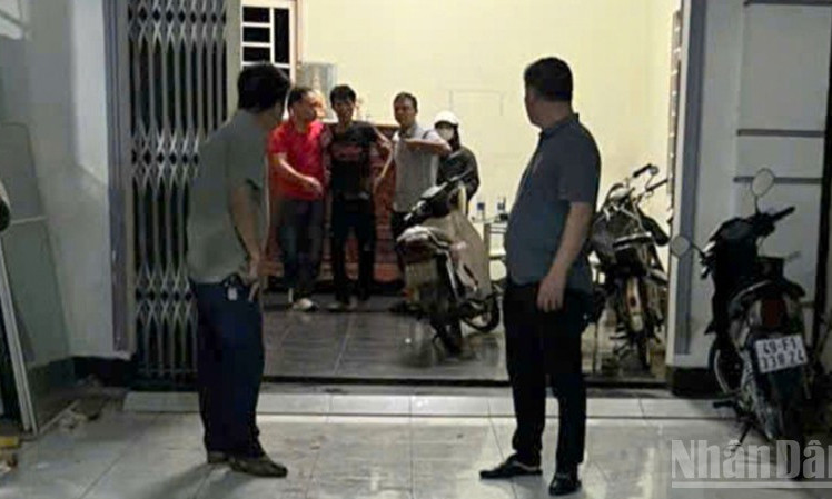 Lâm Đồng: Giải cứu người phụ nữ bị thanh niên "ngáo đá" dùng dao khống chế