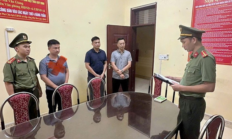 Khởi tố 2 đối tượng truyền bá văn hóa phẩm đồi trụy