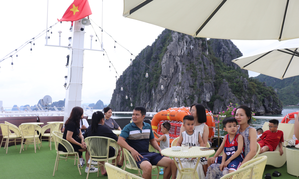 Trải nghiệm thú vị trên vịnh Bái Tử Long