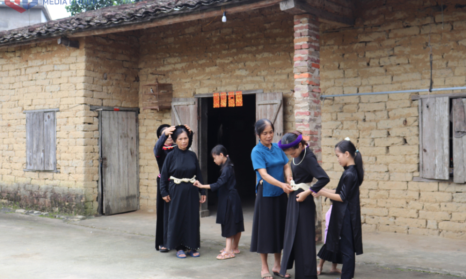 Phát huy giá trị bản sắc văn hóa dân tộc thiểu số gắn với phát triển du lịch cộng đồng