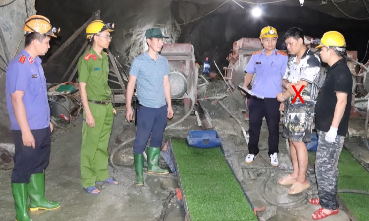 Sơn La triệt phá ổ nhóm 60 người khai thác vàng trái phép quy mô lớn