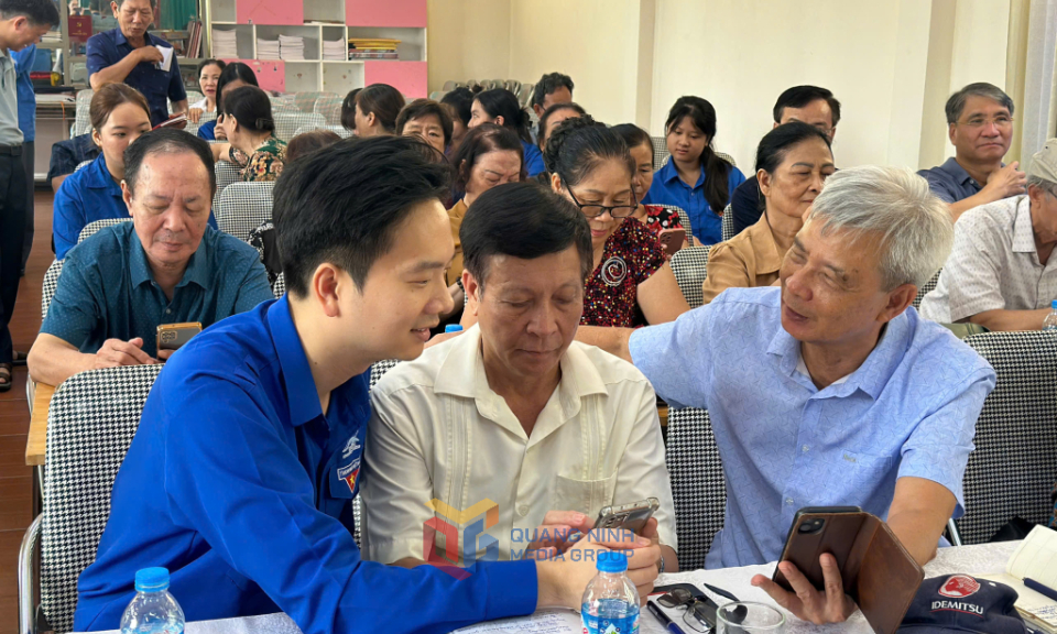 Tỉnh đoàn phổ biến kỹ năng ứng dụng trí tuệ nhân tạo cho người trung niên, người cao tuổi