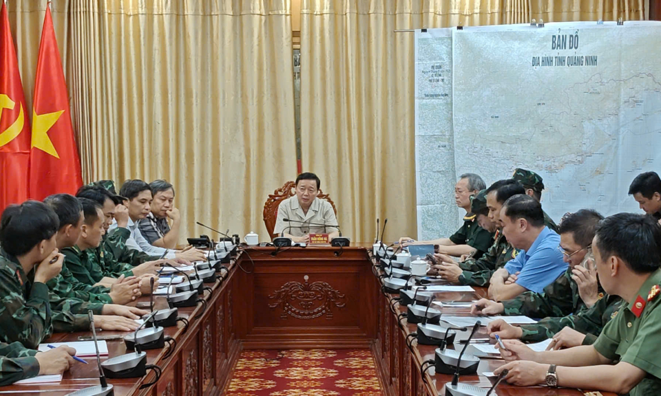 Phó Thủ tướng Chính phủ Trần Hồng Hà trực tiếp chỉ đạo công tác cứu hộ cứu nạn tàu du lịch bị đắm