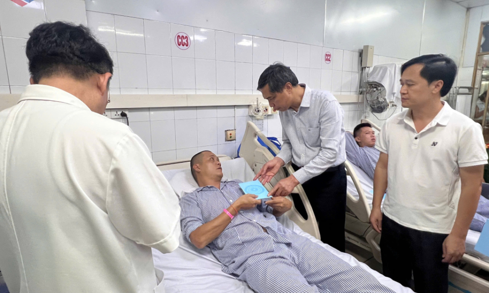 Tỉnh Quảng Ninh hỗ trợ các nạn nhân trong vụ đắm tàu du lịch trên Vịnh Hạ Long 
