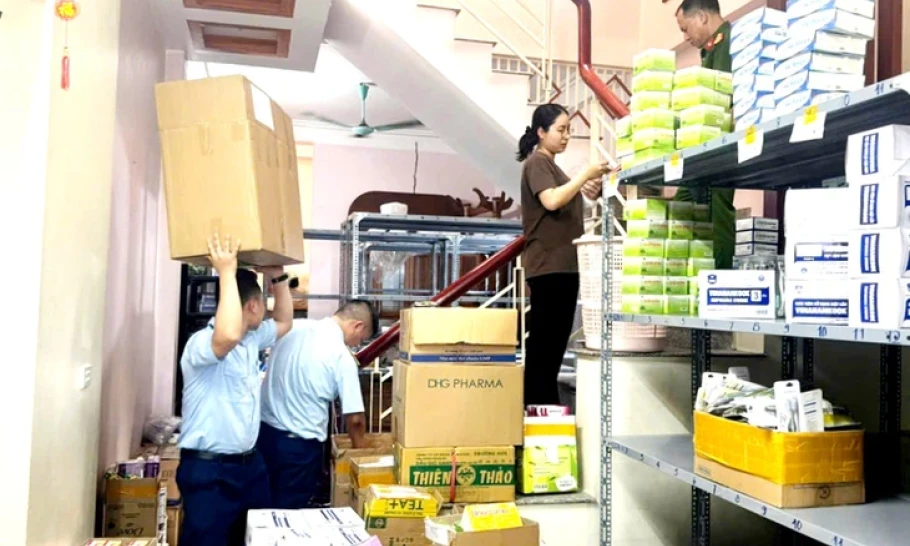 Khởi tố 2 người buôn bán thuốc chữa bệnh giả