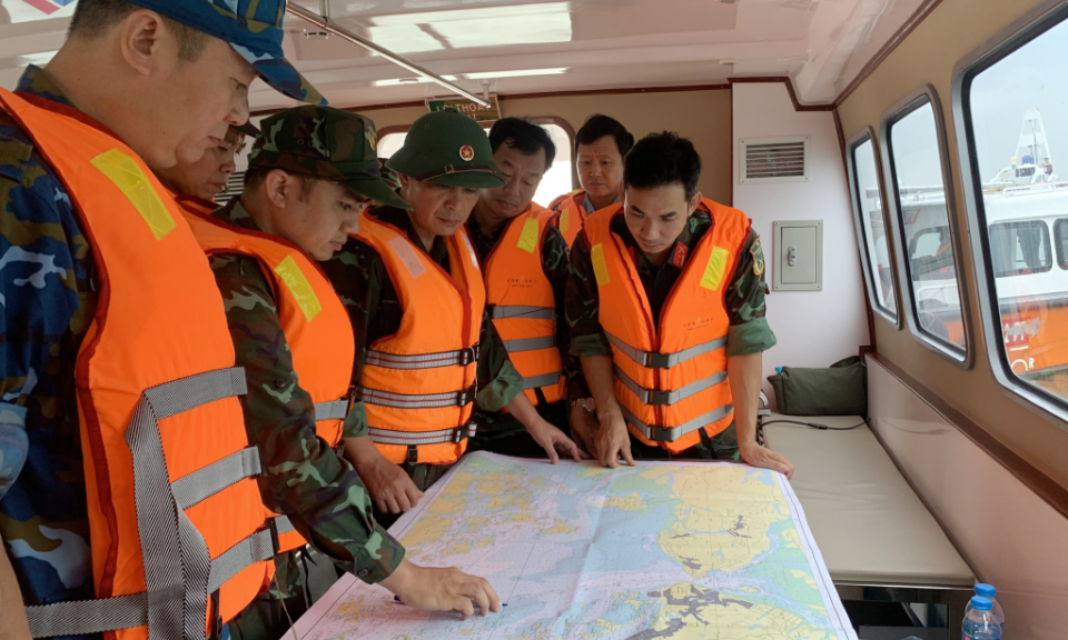 Tiếp tục huy động lực lượng, phương tiện tìm kiếm 4 nạn nhân còn lại trong vụ việc đắm tàu du lịch trên Vịnh Hạ Long