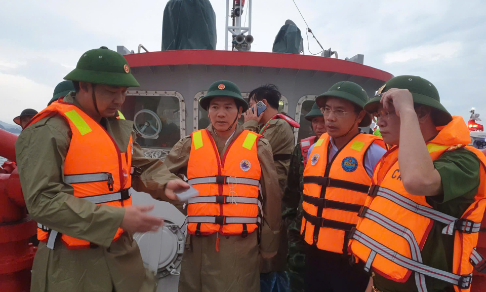 Tiếp tục huy động lực lượng, phương tiện tìm kiếm 4 nạn nhân còn lại trong vụ việc đắm tàu du lịch trên Vịnh Hạ Long