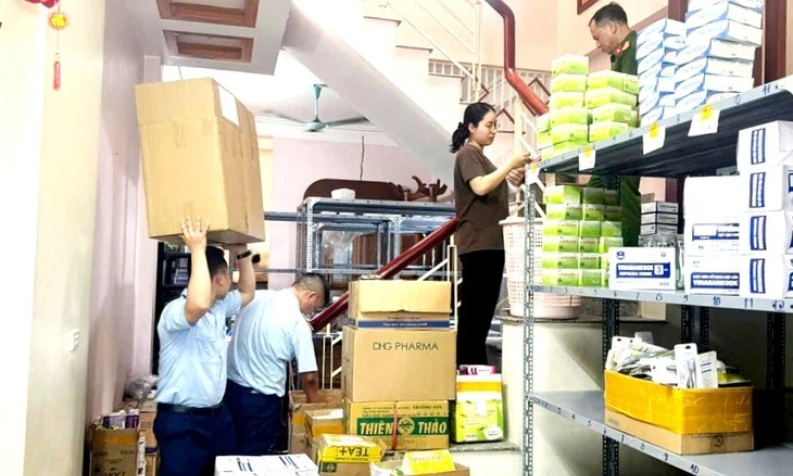 Khởi tố 2 người buôn bán thuốc chữa bệnh giả