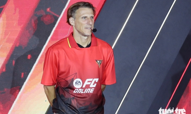 Huyền thoại bóng đá Diego Forlan đến Việt Nam