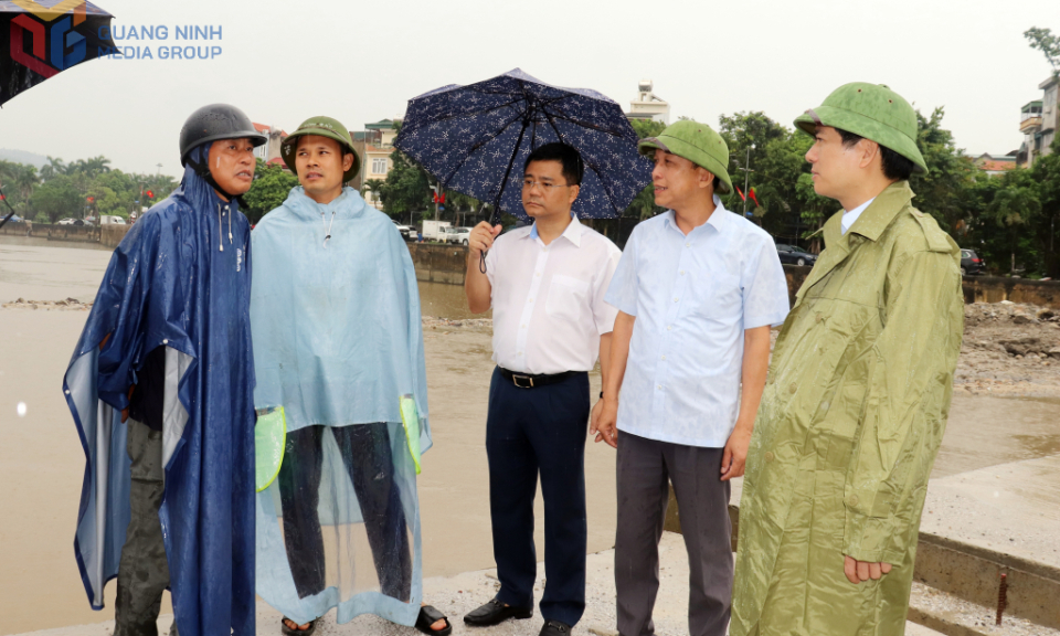 Đồng chí Vũ Quyết Tiến, Phó Bí thư Tỉnh uỷ kiểm tra công tác ứng phó bão số 3 