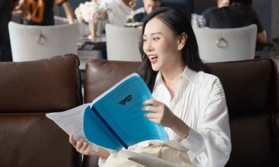 Phương Oanh tái xuất