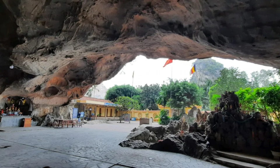 Độc đáo ngôi đền, chùa trong hang đá