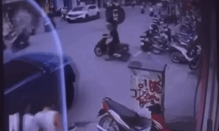 Xe bán tải tông liên hoàn 9 xe máy: Tài xế vừa mua ô tô thì gây tai nạn